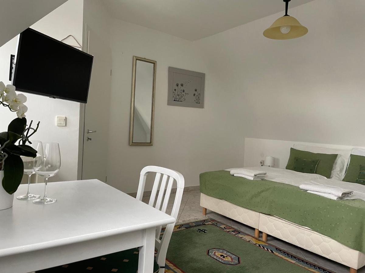 Szentesi Panzio Bed & Breakfast Fertőrákos Eksteriør bilde