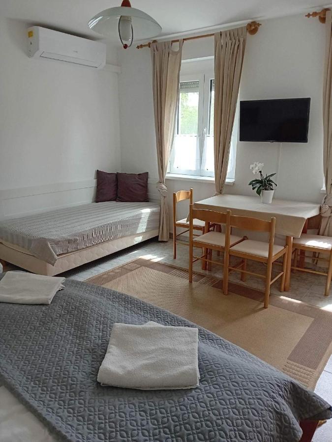 Szentesi Panzio Bed & Breakfast Fertőrákos Eksteriør bilde