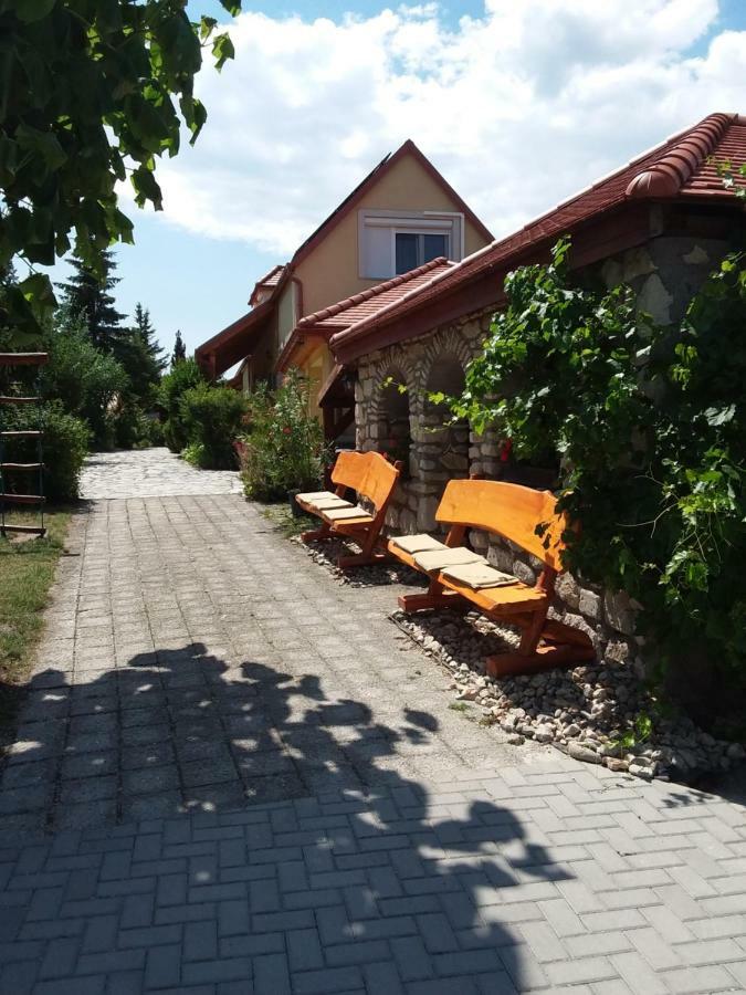 Szentesi Panzio Bed & Breakfast Fertőrákos Eksteriør bilde